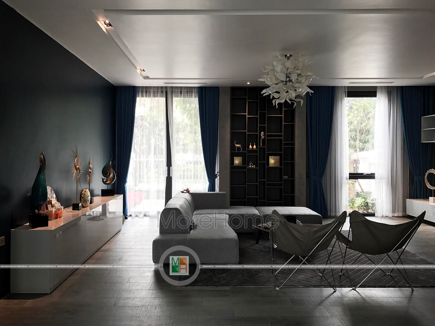Lắp đặt sofa vào trung tâm không gian phòng khách giúp kết nối toàn bộ diện tích Lựa chọn mẫu thiết kế phòng khách độc đáo